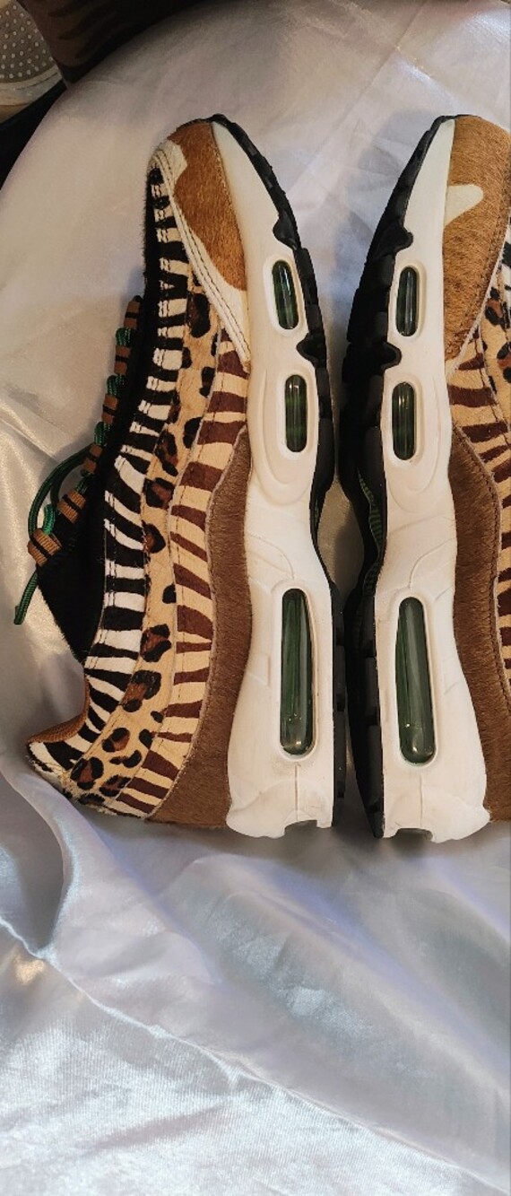Nike Air Max  Men's Mixed Black, Tan & White Sneakers with Green Laces. - Picture 3 of 12